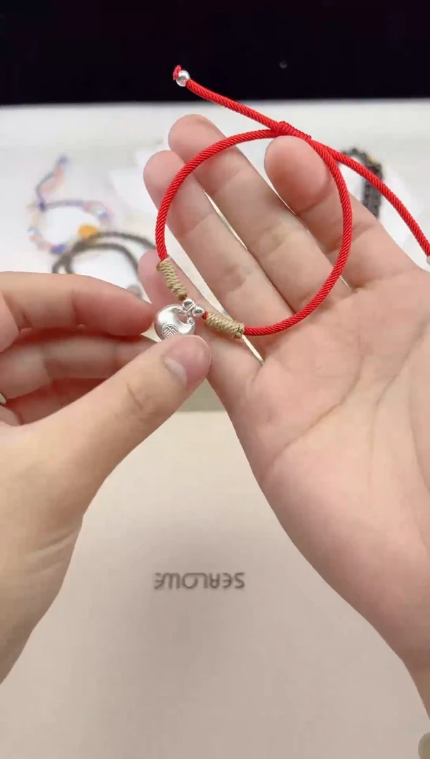 【闪购商品】水晶手串足银镶嵌如意锁红绳