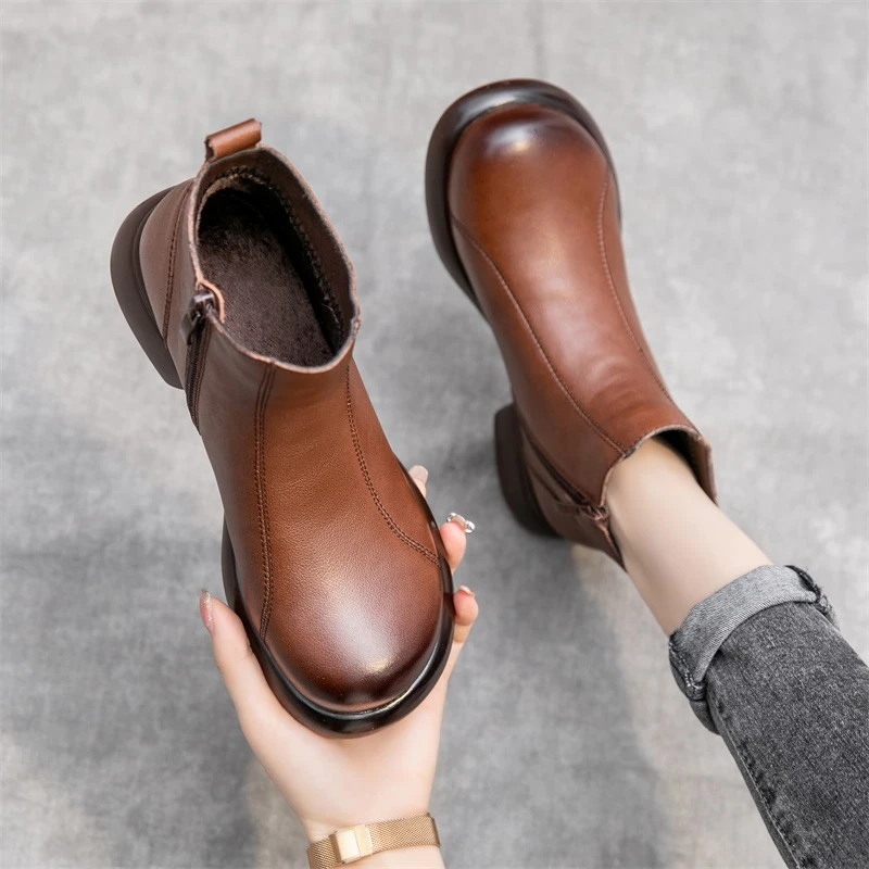 真皮粗跟软底软面短靴女2022秋冬新款复古圆头薄绒妈妈鞋女士短靴