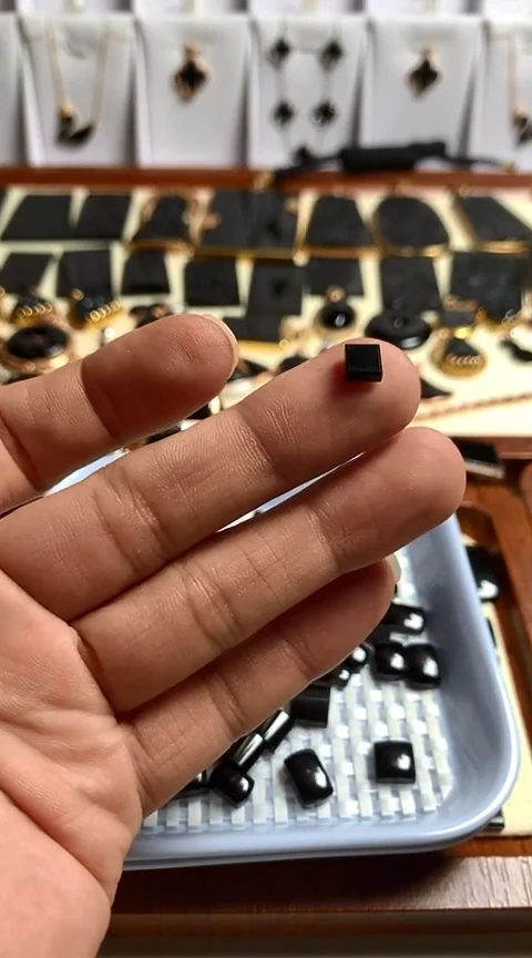 【闪购商品】翡翠裸石未镶嵌 .Only