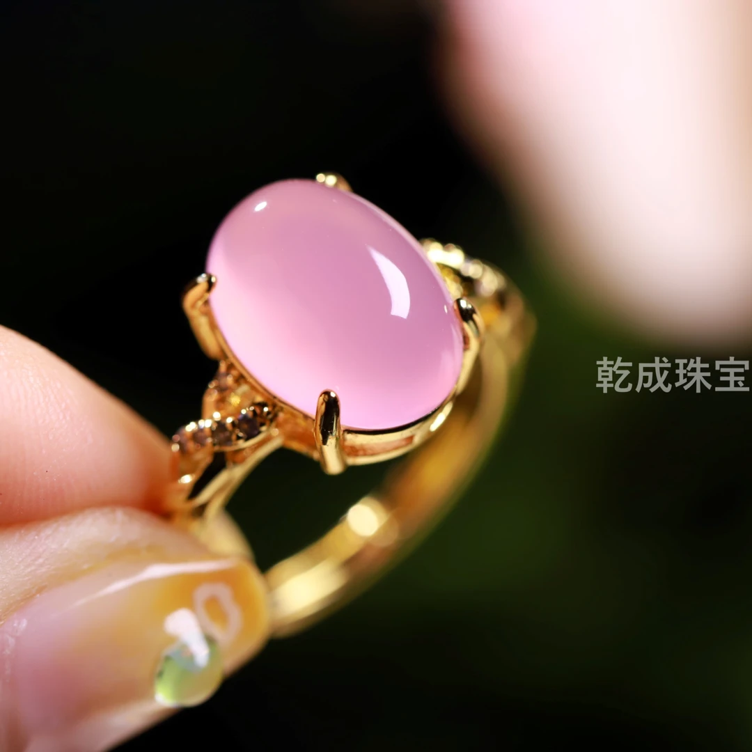 乾成珠宝女款粉麻花戒指T351多样性发货拍一发一玉髓