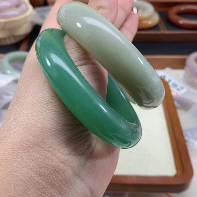 【闪购商品】石英质玉手镯未镶嵌身****猬