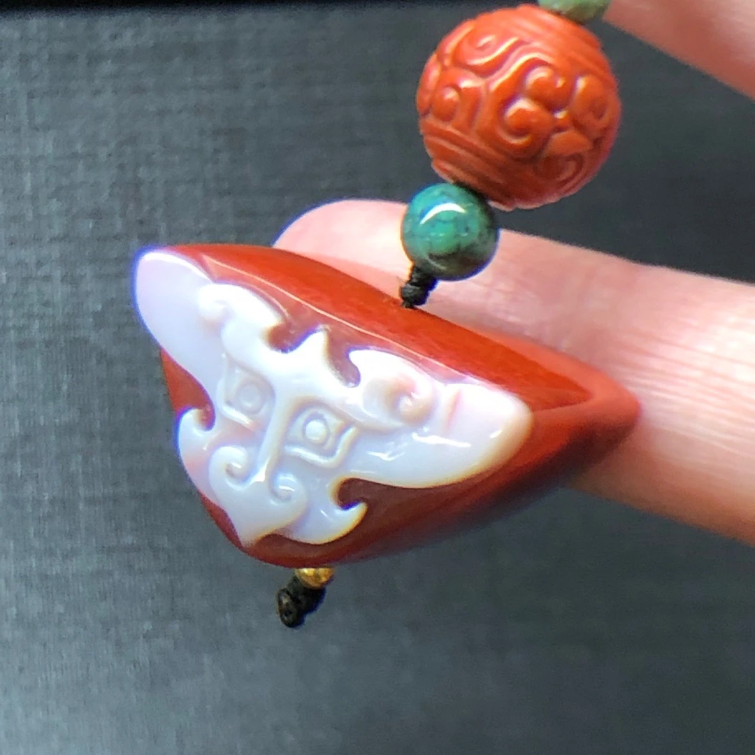 南红苏工俏色巧雕原矿无优化防古兽面挂件24.6✖️15.3✖️18.8mm