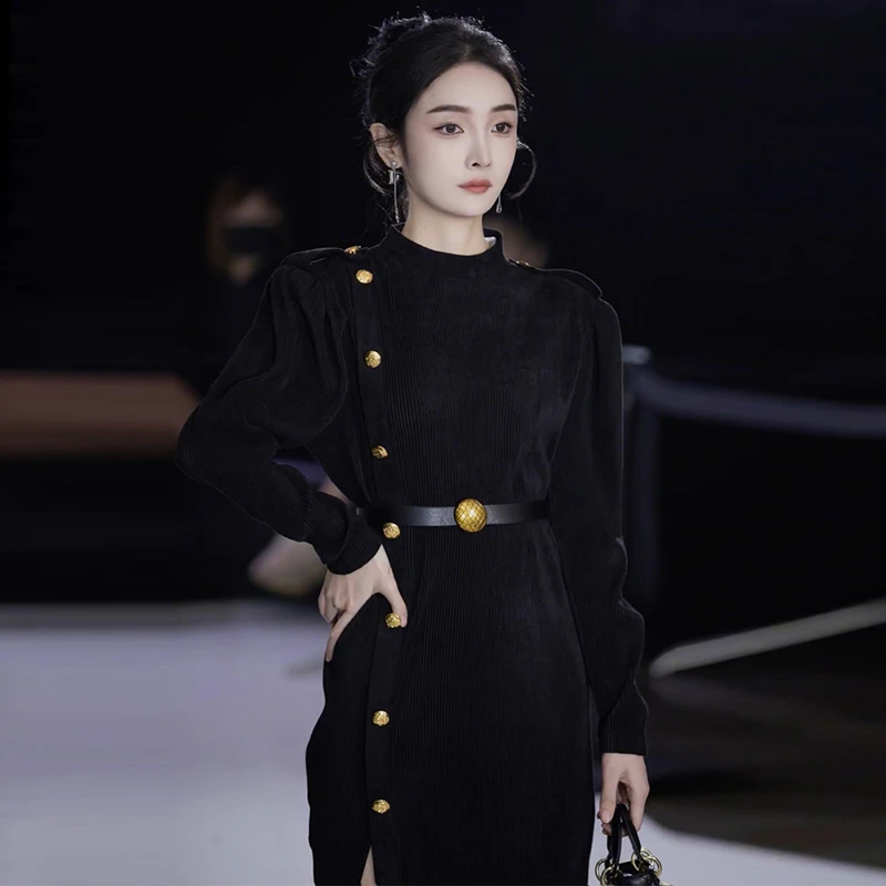 新款法式轻熟御姐风高级感赫本风黑色气质连衣裙修身长袖女7911