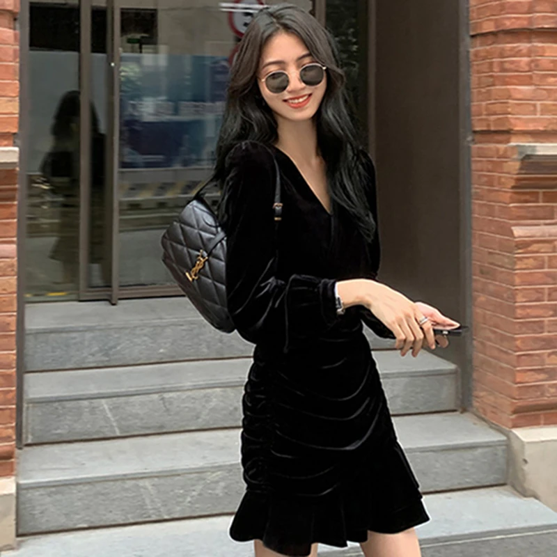 2025秋赫本风黑色V领气质高端小礼服通勤修身鱼尾内搭连衣裙2704