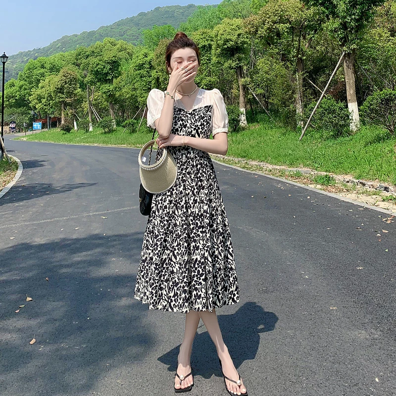 宝藏衣橱新款法式碎花连衣裙女夏收腰泡泡袖V领高级感中长裙7058