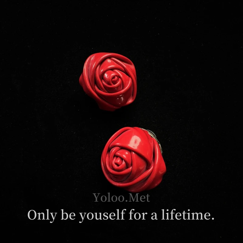 铜合金皮质耳饰 【Yoloo.Met】法式气质浪漫玫瑰时尚皮质耳环百搭