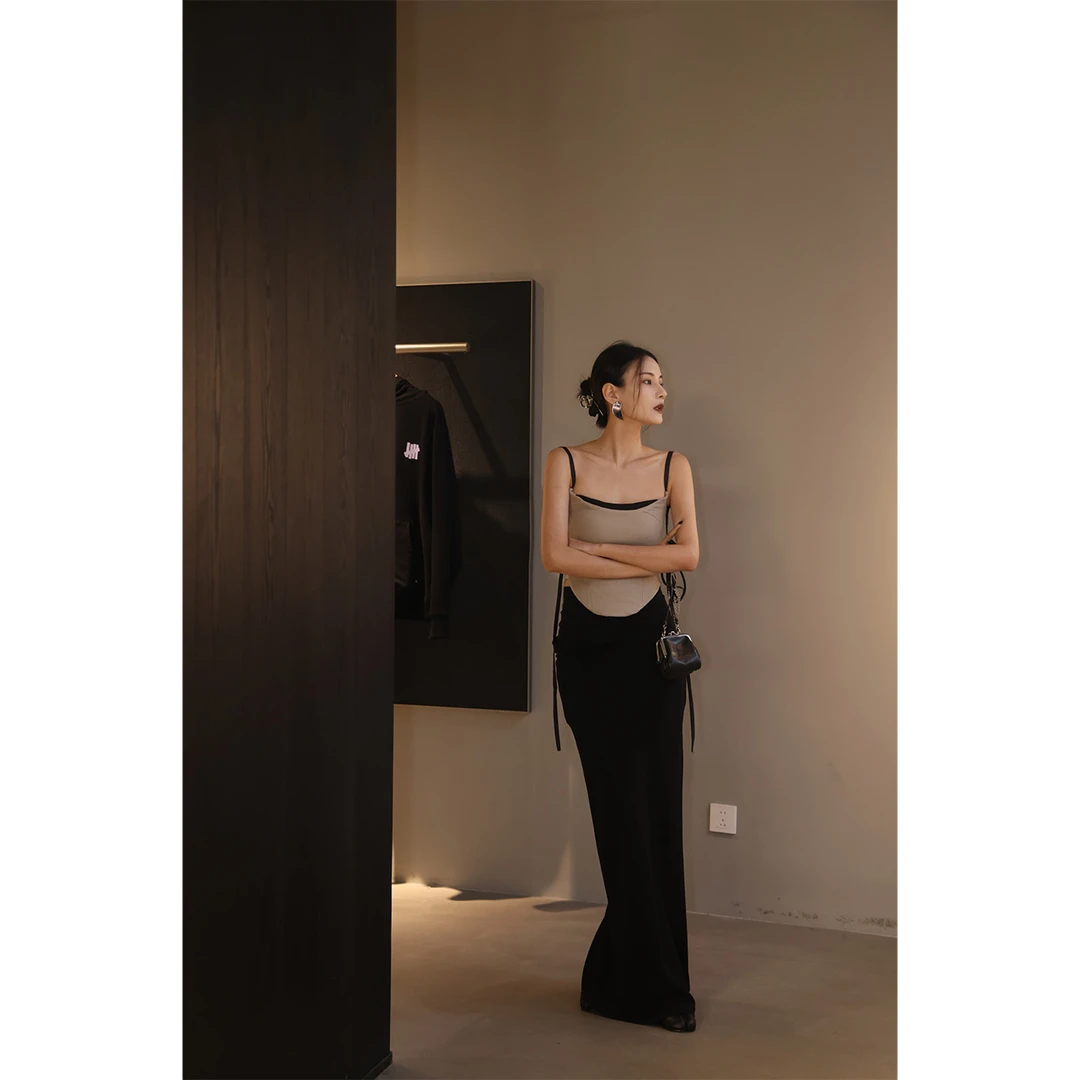 1423【燕麦可可】 撞色可调节肩带修身吊带上衣