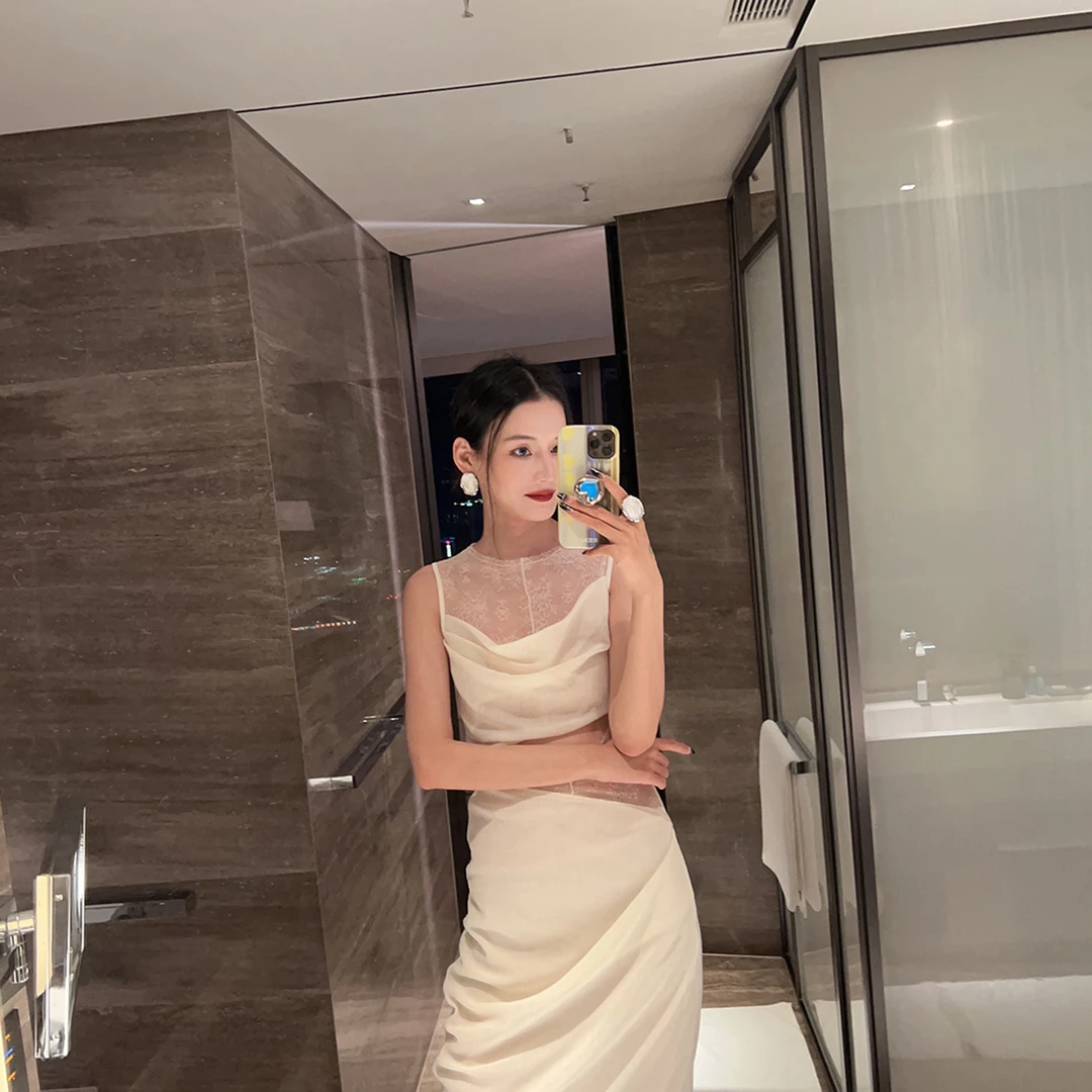 1423 【奶油白巧】蕾丝拼接缎面垂感露腰连衣裙