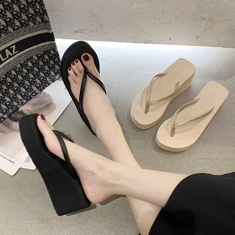 坡跟人字拖女夏季网红时尚外穿厚底高跟防滑踩屎感沙滩夹脚凉拖鞋