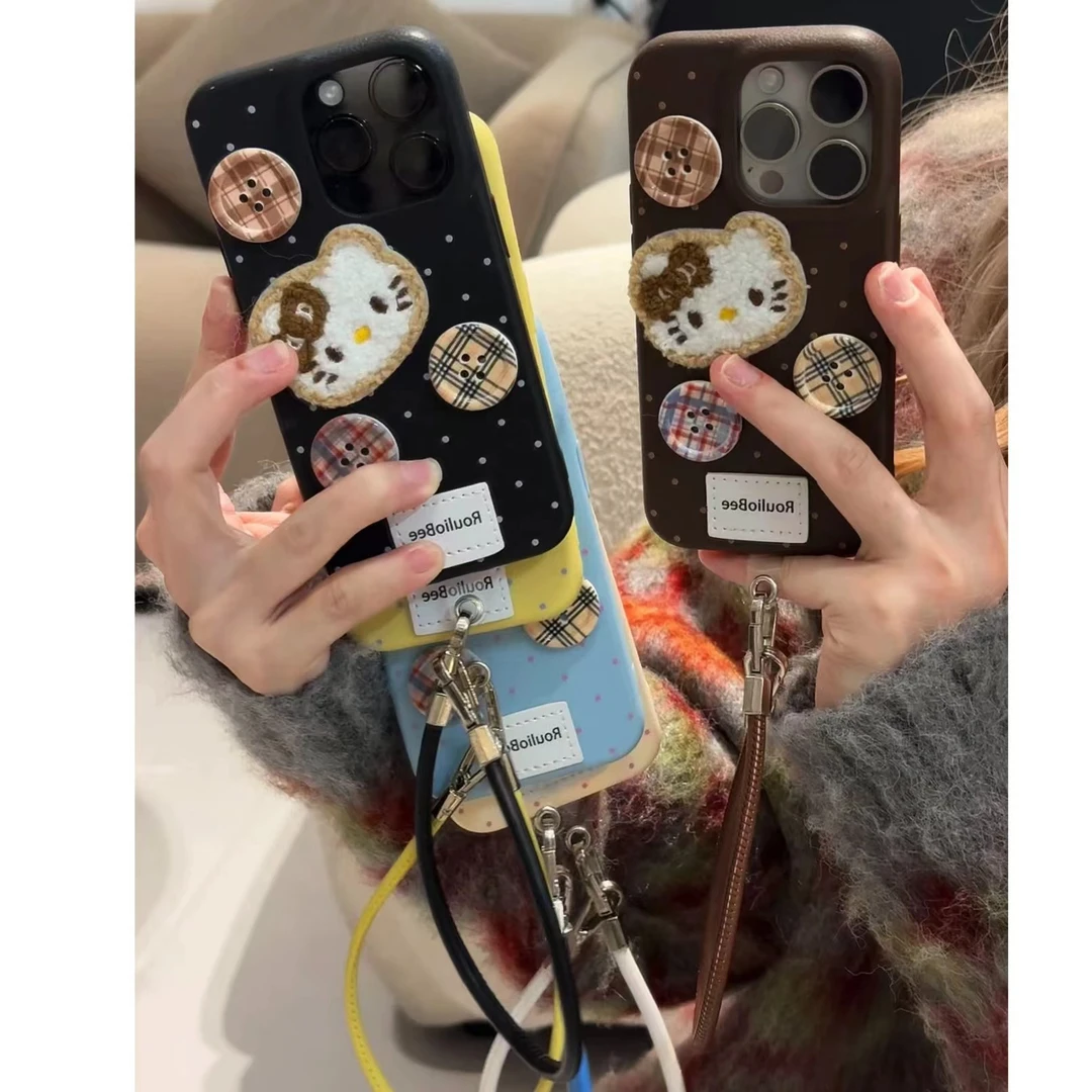 欧克里里秋冬毛绒kitty纽扣适用iPhone16/15趣味14Pro苹果13/12/1