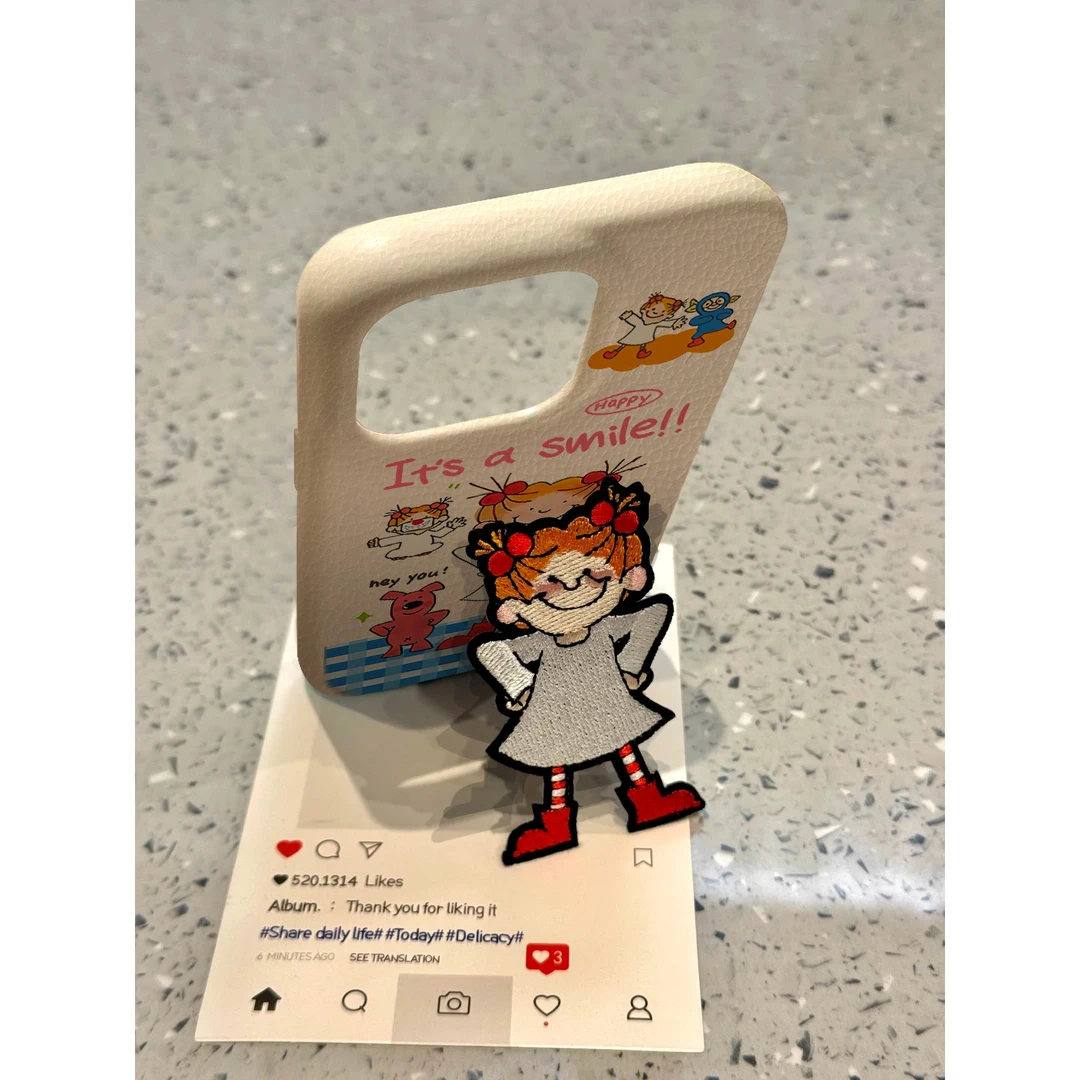 卖卖壳刺绣coco酱女孩支架适用苹果16promax手机壳iPhone15/14套1