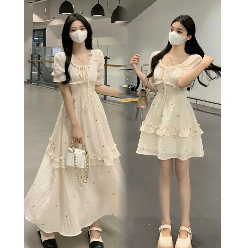 连衣裙子女夏季新款韩版宽松方领小众设计感泡泡袖蛋糕刺绣a字裙