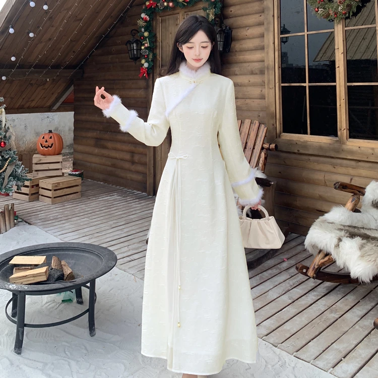 大码新中式国风连衣裙女2024新款秋冬米杏色仙气毛条贵气改良旗袍