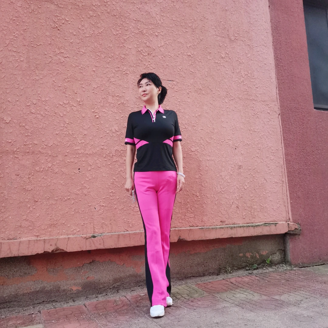 2024年新款秋冬佳木斯操服中袖黑拼梅洛粉套装女装健身休闲
