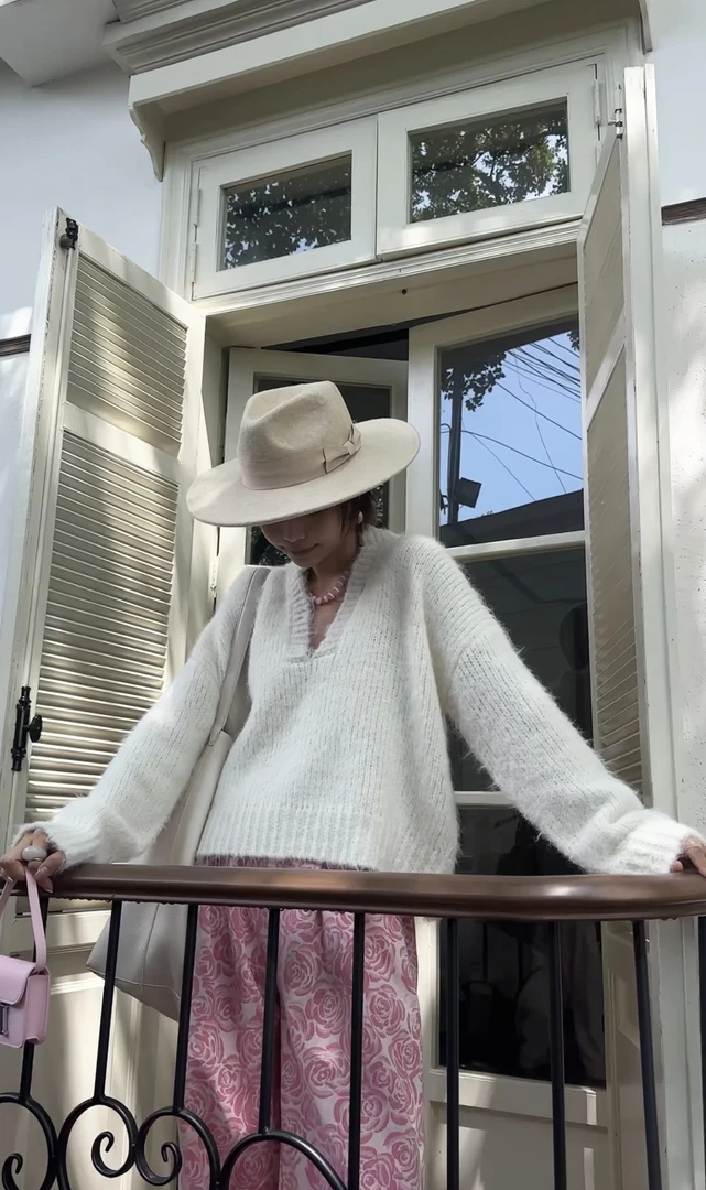 NXJ【意式风情】微胖大码  加宽v领造型感宽松套头毛衣 200933