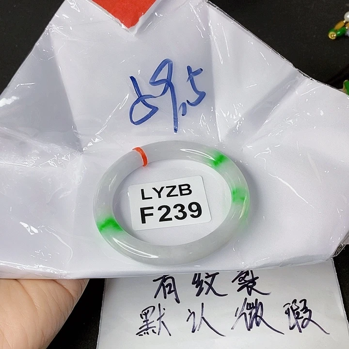 翡翠手镯未镶嵌关*