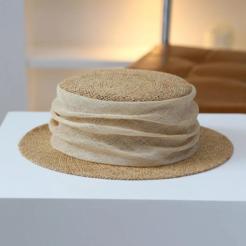 秋印  轻奢复古小众设计飘逸法式装饰带拉菲草编平顶遮阳防晒帽女