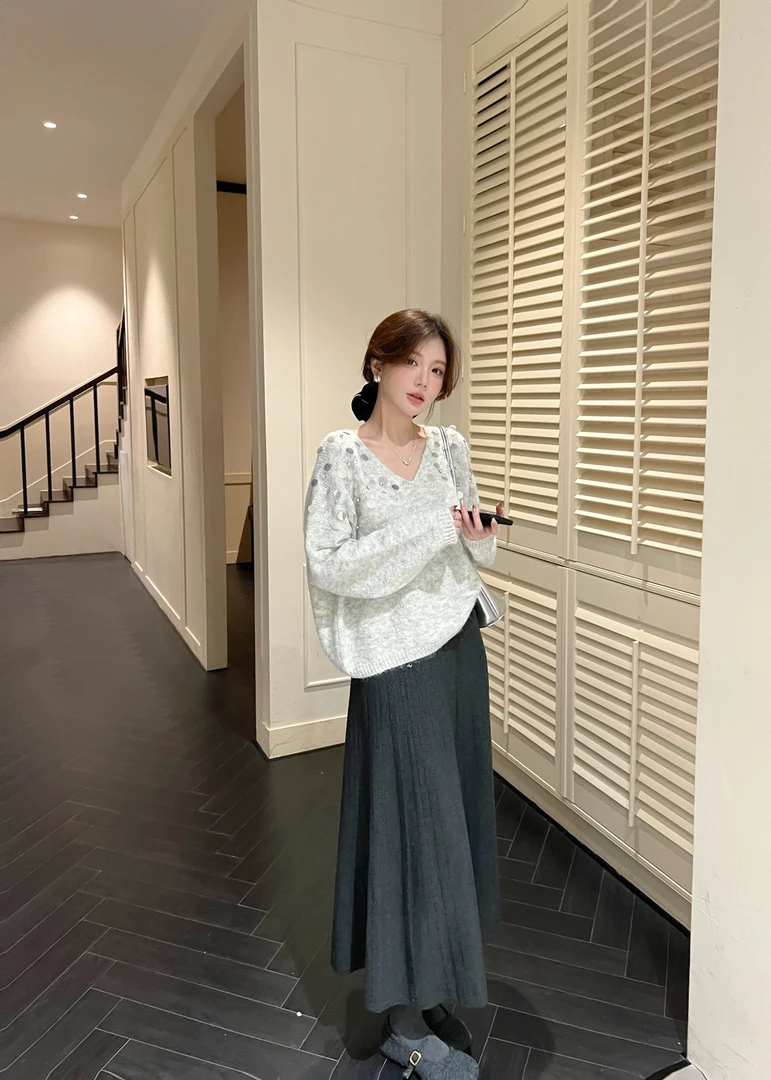 【芝士Cheese】温莎之恋 法式浪漫性感亮片设计V领宽松慵懒感上衣