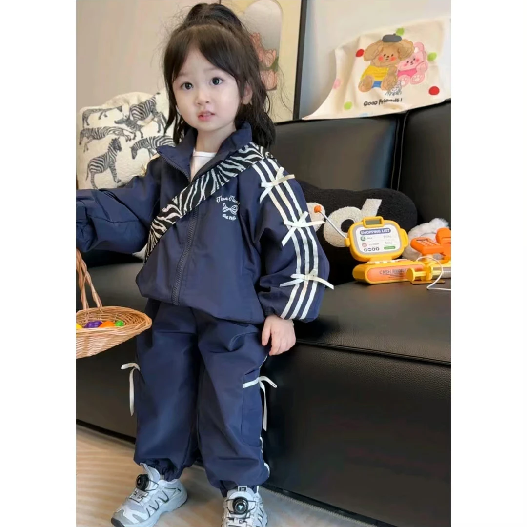 女童秋季套装2025新款秋装洋气儿童冲锋衣外套休闲运动上衣两件套