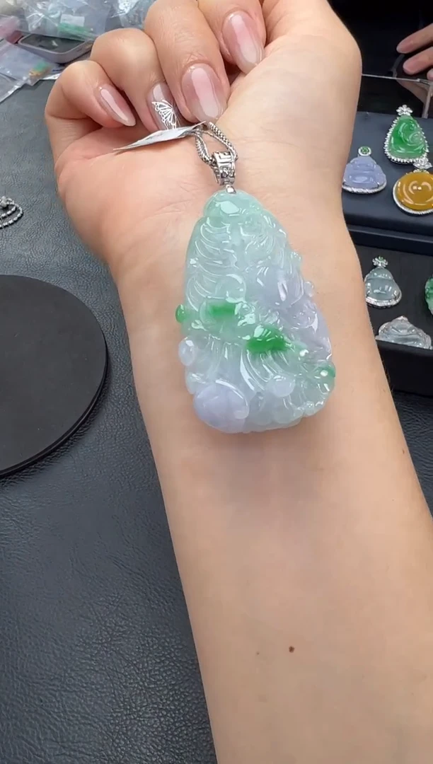 【闪购商品】翡翠吊坠(赠链)18K金镶嵌翡翠白菜