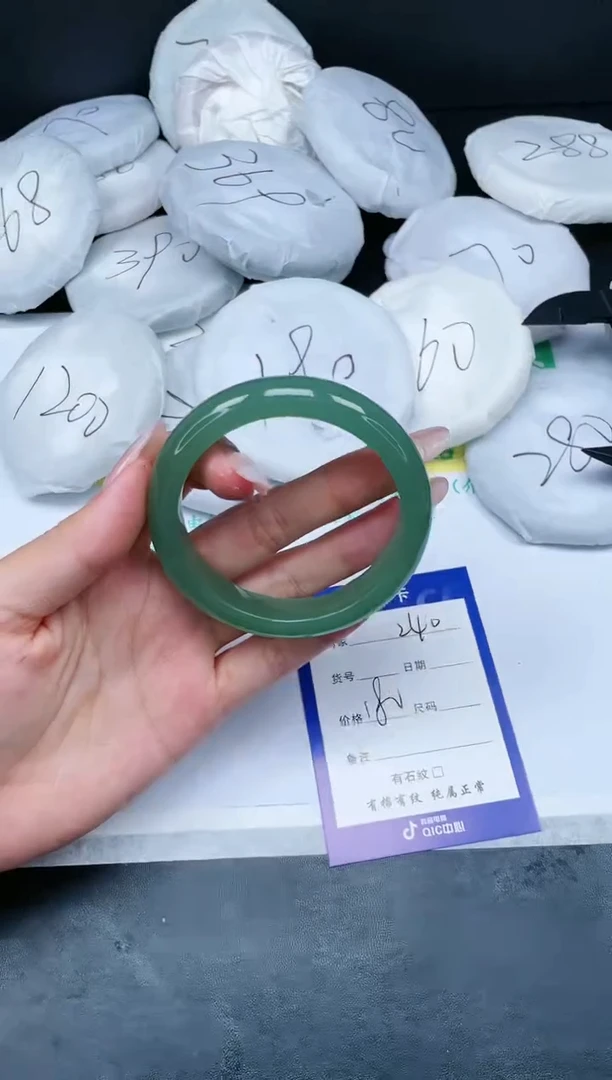 【闪购商品】石英质玉手镯未镶嵌240-56.5
