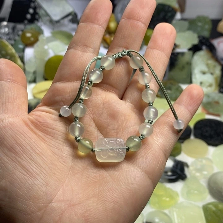 蛇纹石玉颈饰合金