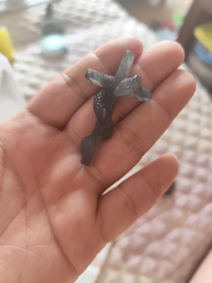 纯天然冰透岫玉吊坠禁锢蛇