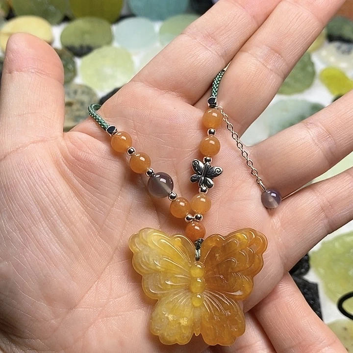 蛇纹石玉颈饰合金