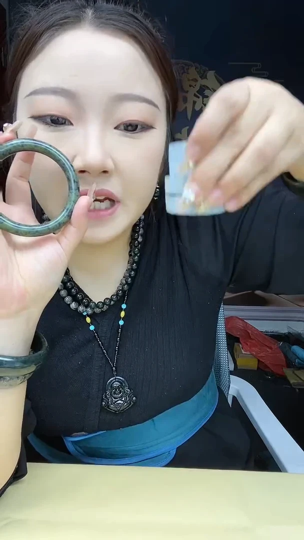 【闪购商品】蛇纹石玉手镯未镶嵌圆条手镯