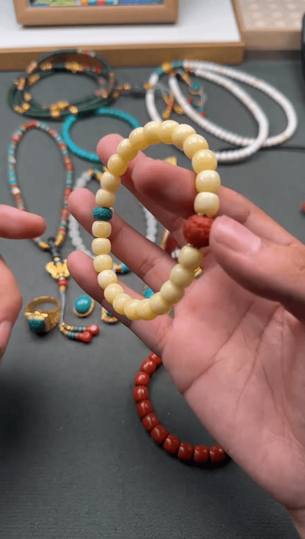 【闪购商品】蜜蜡裸石未镶嵌手串