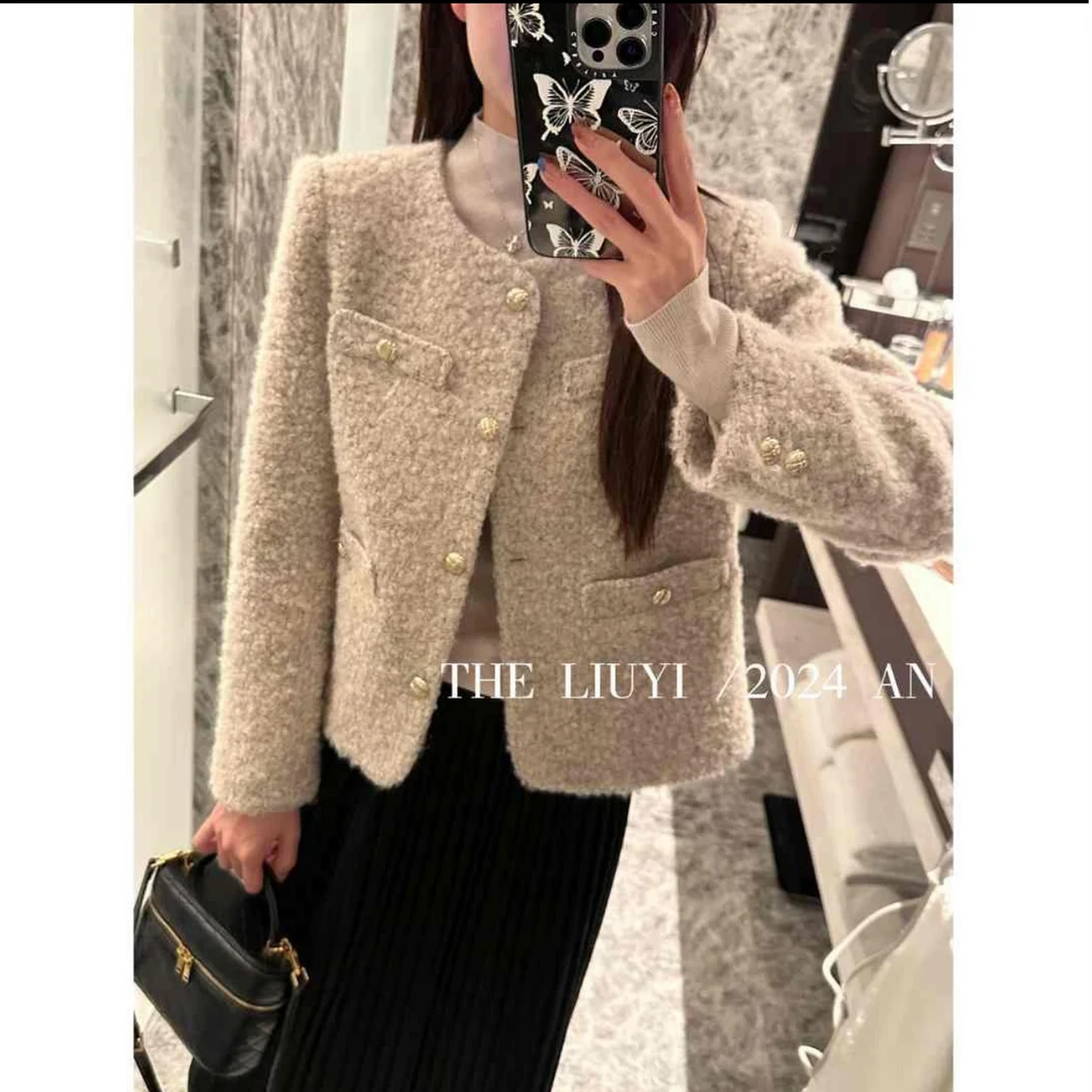 韩系百搭显瘦2024秋冬圆领单排小金扣小香风外套女气质