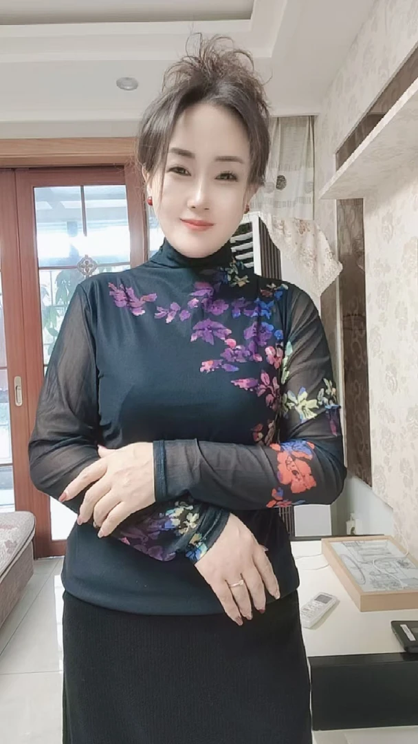 欧货女装2024秋时尚洋气长袖高领网纱t恤定位花上衣