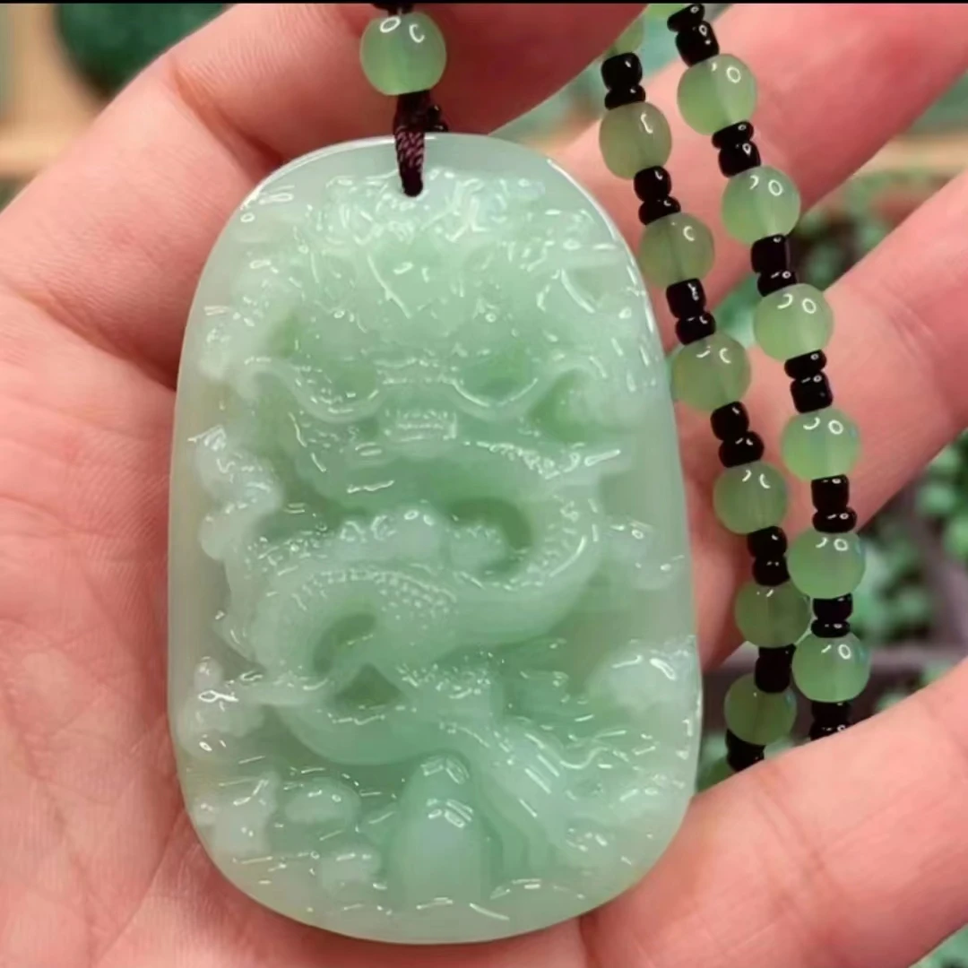 11时尚饰品浅绿色龙牌吊坠
