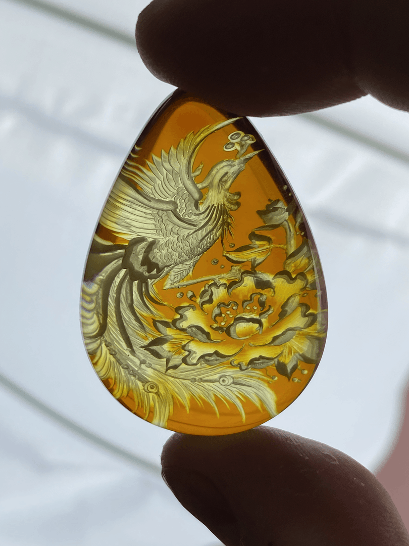 琥珀阴雕 9.9克 凤穿牡丹 余贤国大师作品