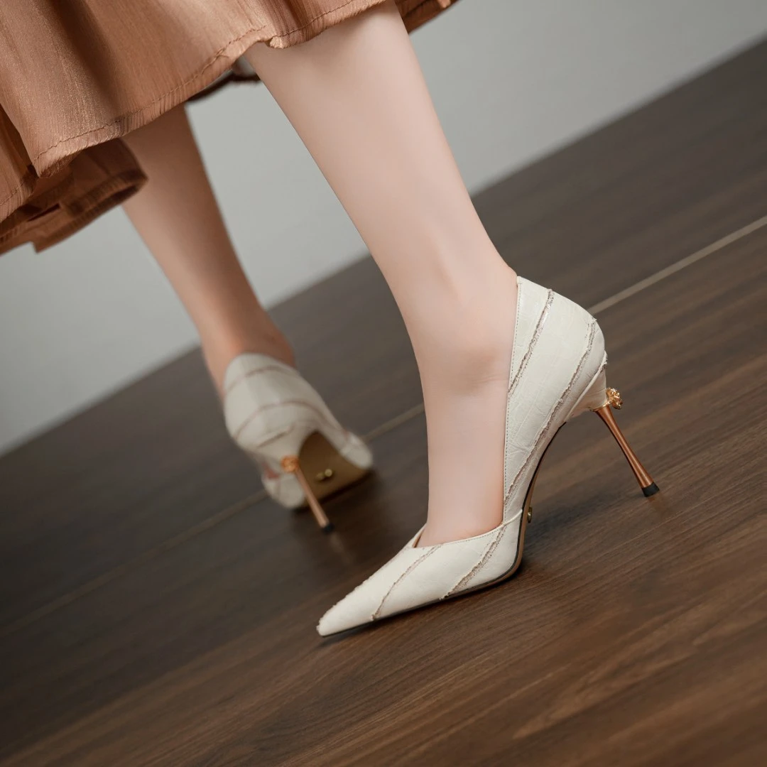 现货798[长烟一空]8cm黑白白领细跟单鞋女2024春季真皮浅口尖头女