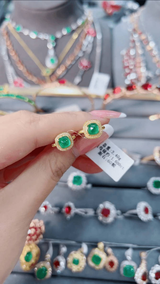 【闪购商品】祖母绿耳扣18K金镶嵌·