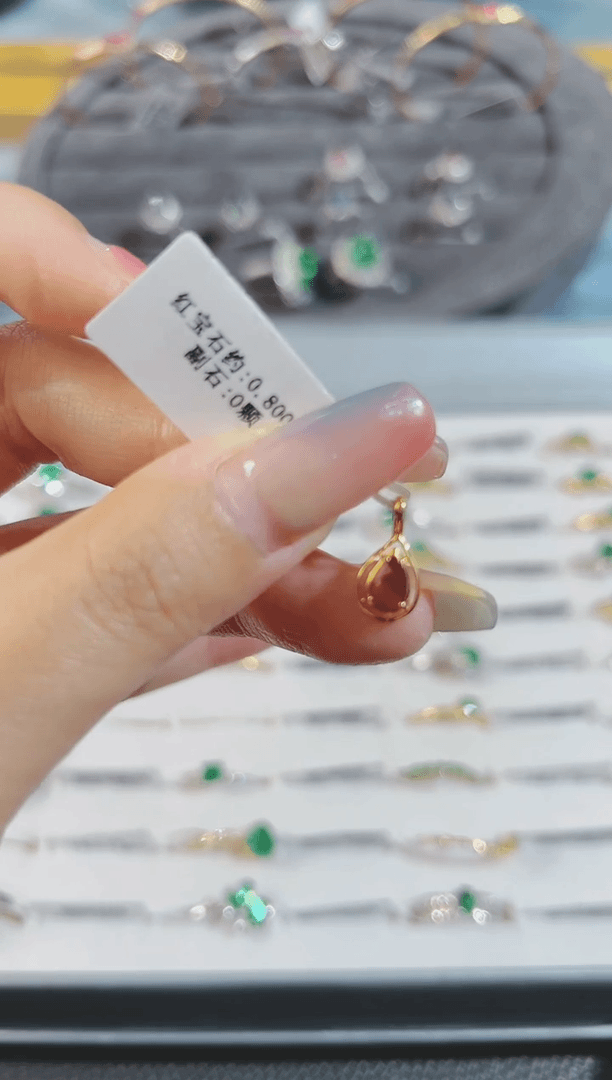 【闪购商品】红宝石吊坠18K金镶嵌·