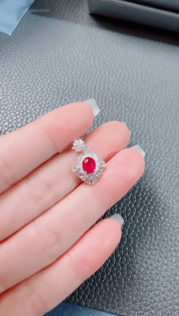 【闪购商品】红宝石吊坠18K金镶嵌·