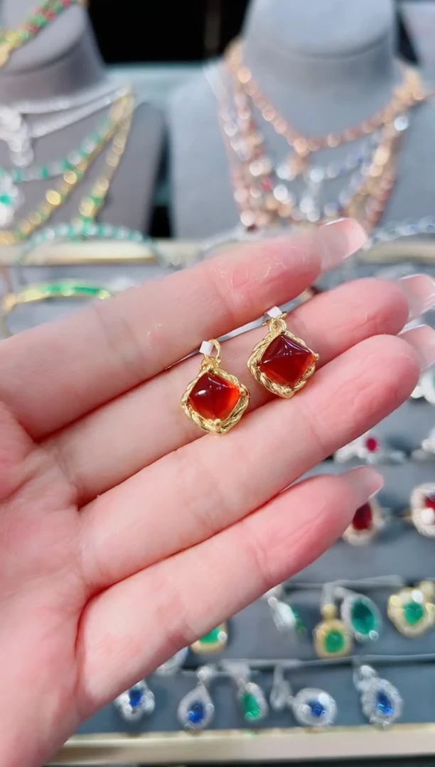 【闪购商品】石榴石吊坠18K金镶嵌·多样性发其一