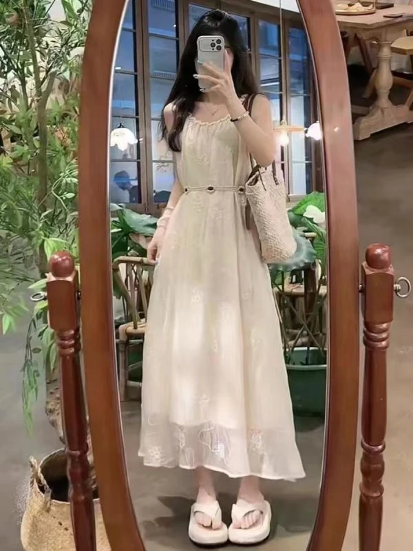 夏季法式刺绣显瘦减龄女装连衣裙气质时尚甜美收腰宽松连衣裙小众