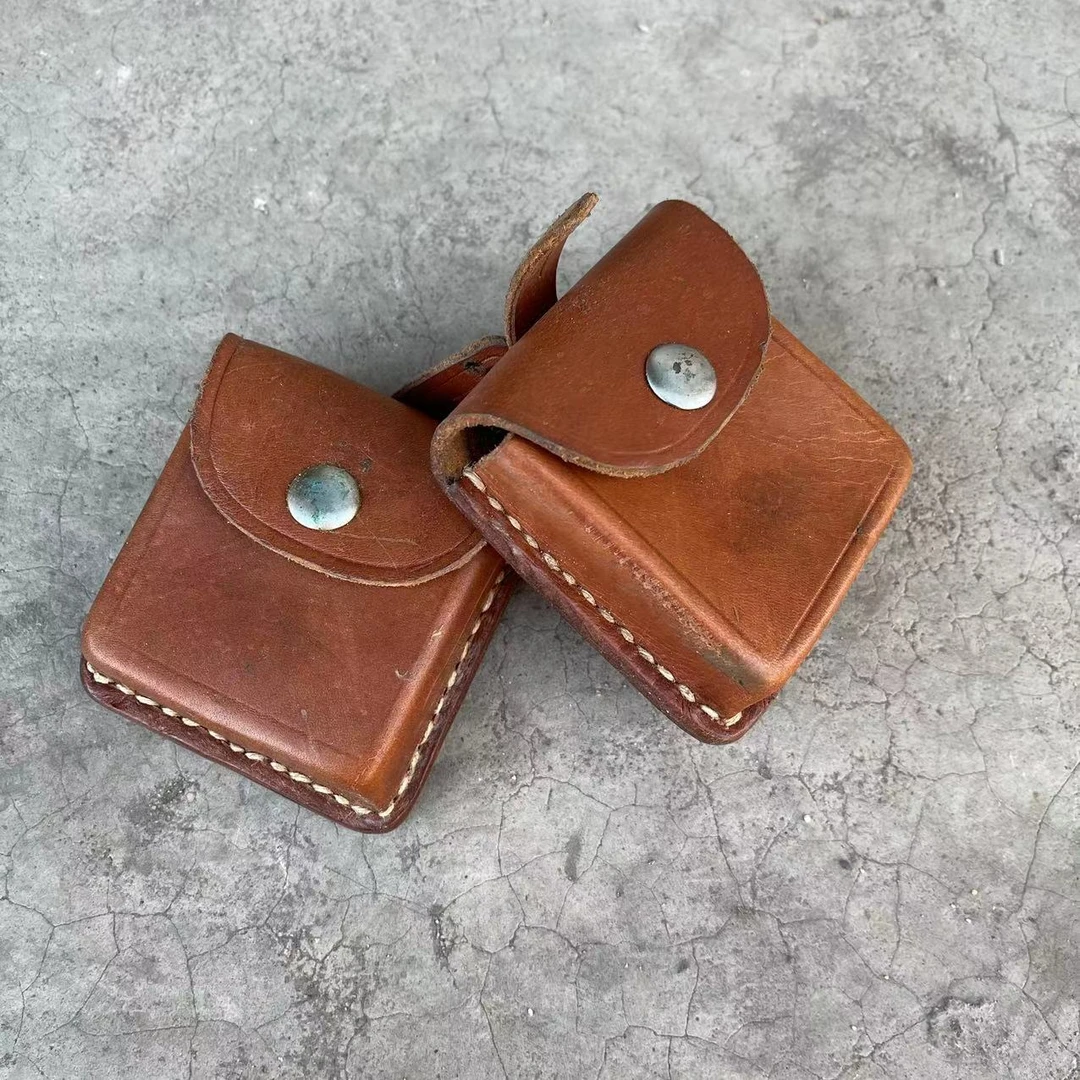 库存老式指北针盒怀旧牛皮腰包库存四方牛皮盒