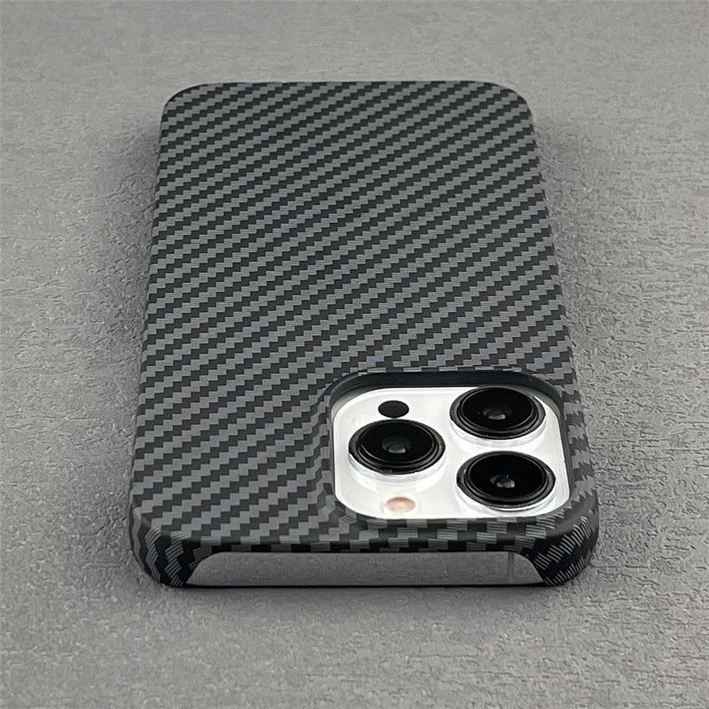 简约黑色碳纤维纹适用于苹果14promax手机壳iphone15半包13硬套12