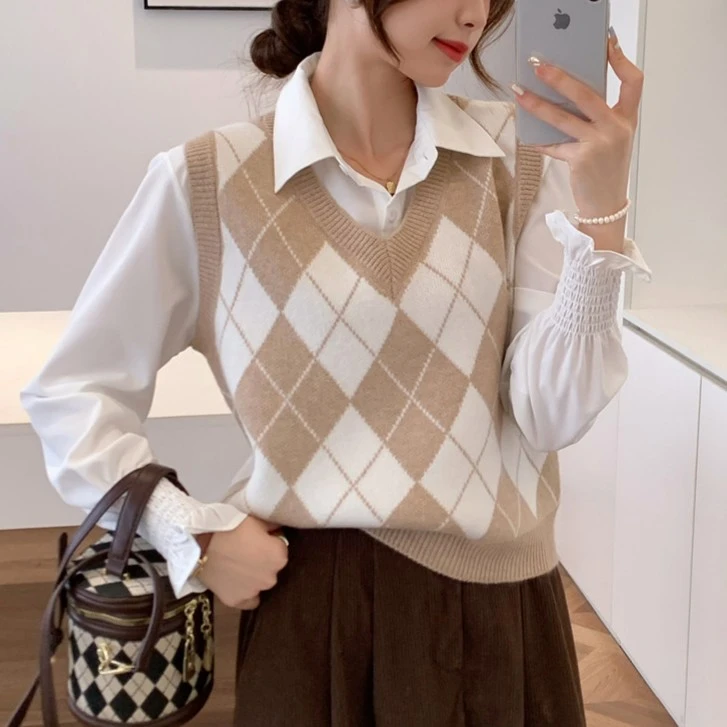 2025秋冬新款V领菱格针织马甲女洋气百搭显瘦毛衣背心外穿短款