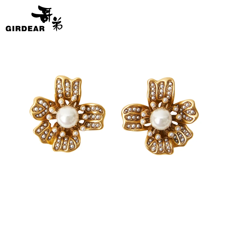 合金仿珍珠耳饰 哥弟气质花朵贝壳珠镀金铜耳钉造型配饰1900503