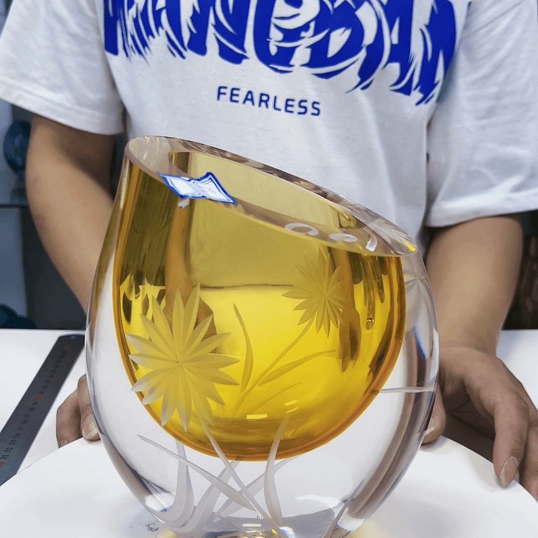 雕刻琥珀色花瓶摆件高20口6