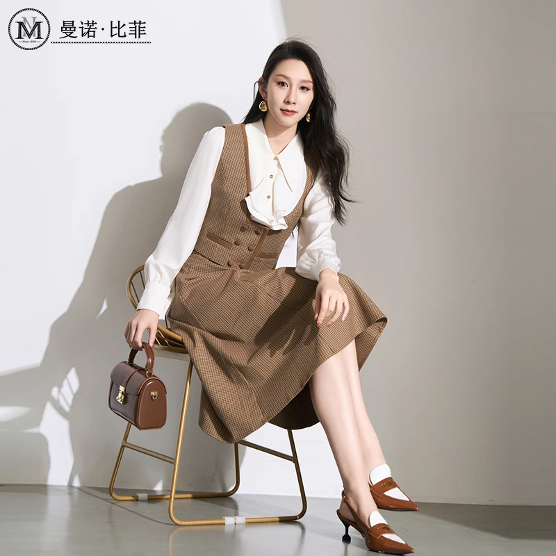 【媛媛女王专享】曼诺比菲学院风设计感马甲背心MEAG134098