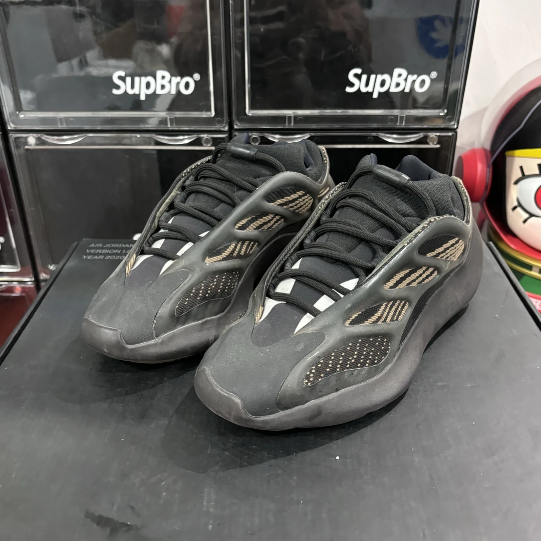 41码 Yeezy700 V3黑灰 二手无原盒 休闲鞋 市价2199 正常磨损