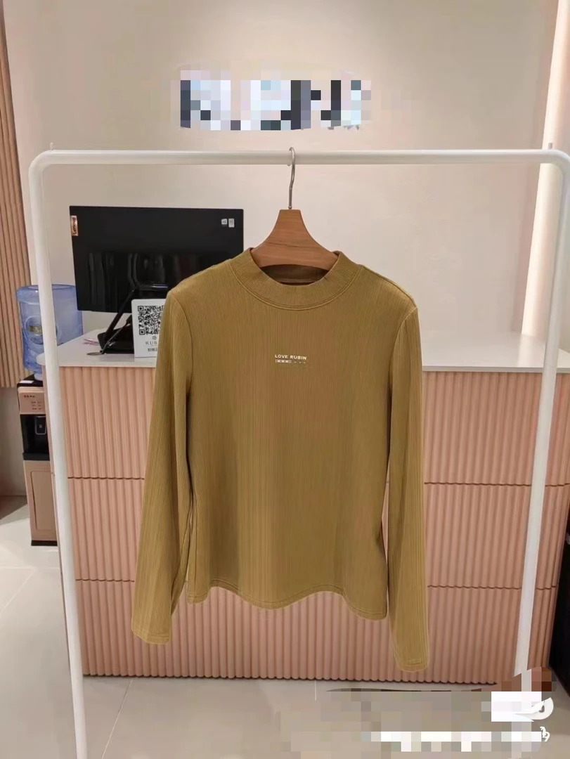 兴隆大厦五楼如缤女装半高领