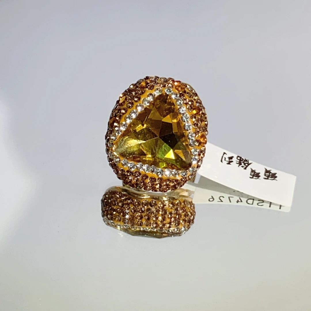 铜合金合成锆石胸针 TTSD 黄色三角时尚镶嵌精美轻奢小众戒指4726