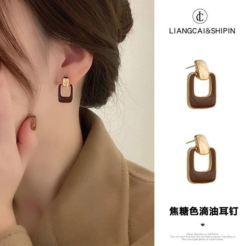 美拉德穿搭秋季2023新款耳环复古网红爆款耳坠秋天耳饰高级感耳扣